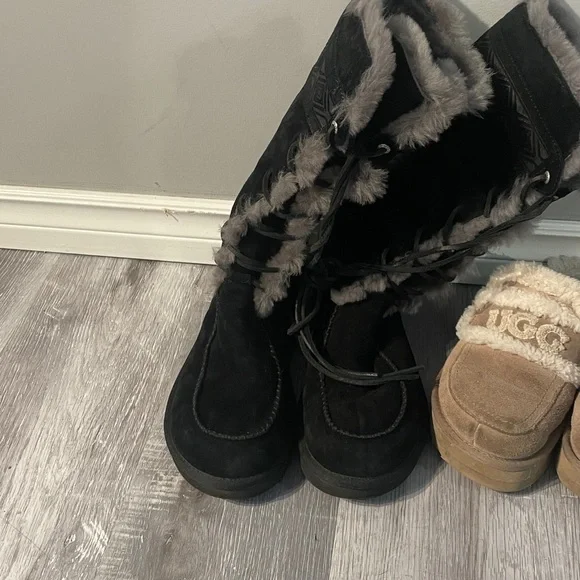 UGG Tularosa Black Leather Sheepskin Winter Boots worn once - Picture 2 of 7